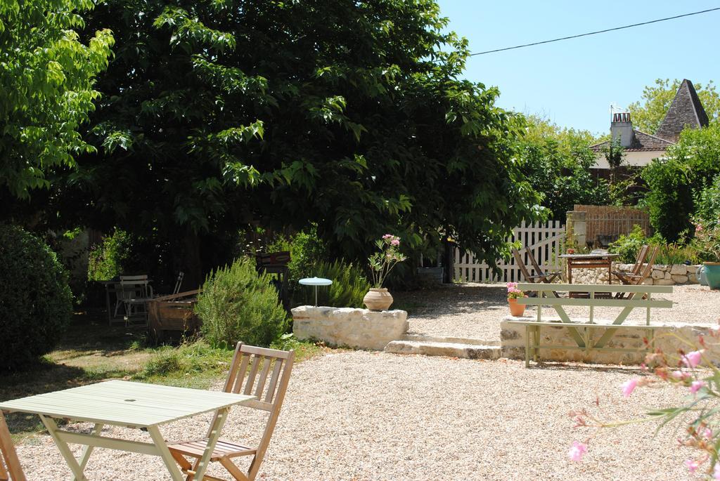 Les Foucauds Hotel Saint-Quentin-de-Caplong Buitenkant foto