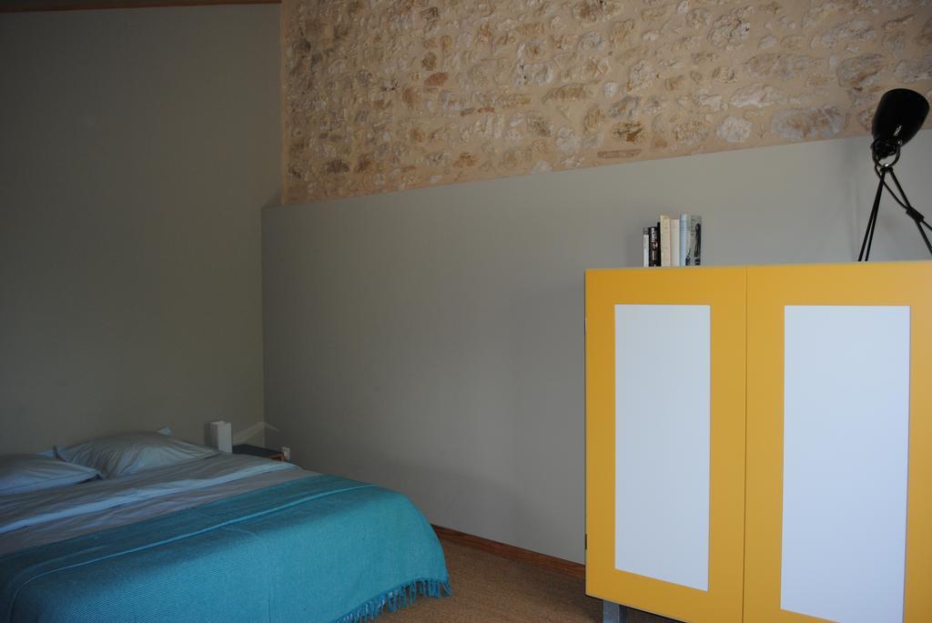 Les Foucauds Hotel Saint-Quentin-de-Caplong Kamer foto