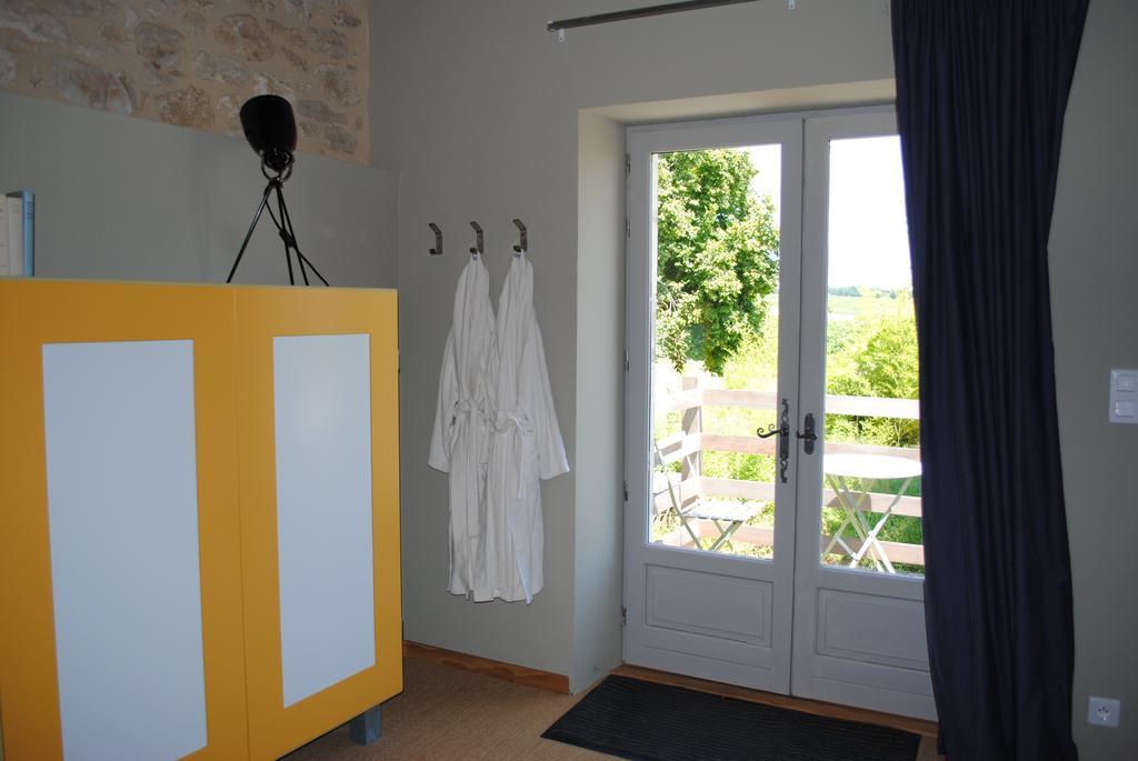 Les Foucauds Hotel Saint-Quentin-de-Caplong Kamer foto