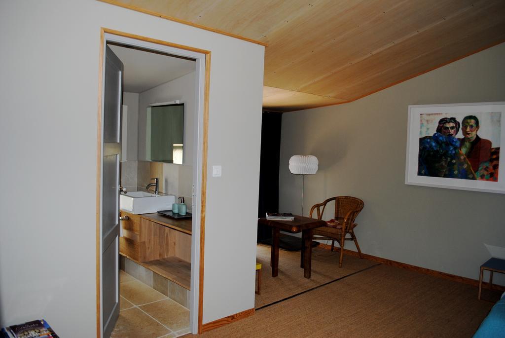 Les Foucauds Hotel Saint-Quentin-de-Caplong Kamer foto