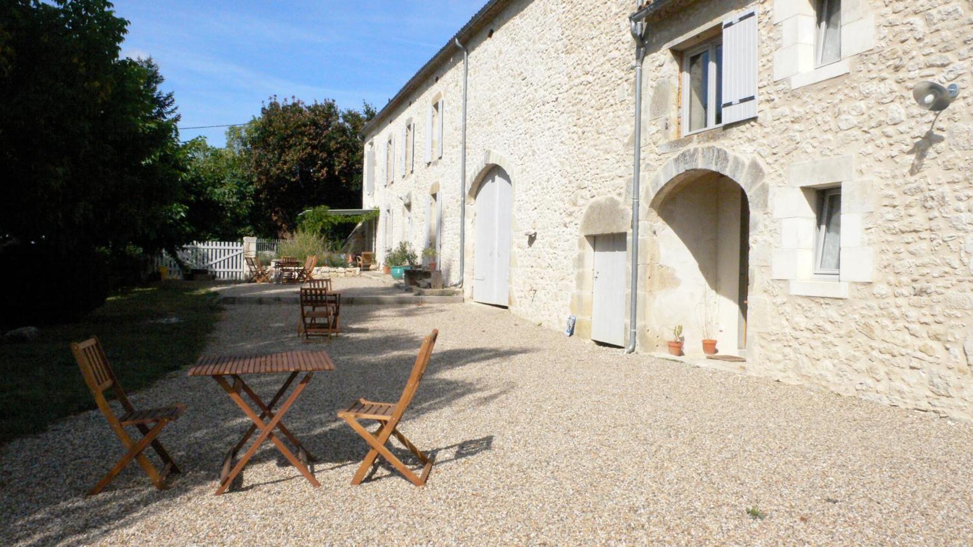 Les Foucauds Hotel Saint-Quentin-de-Caplong Buitenkant foto