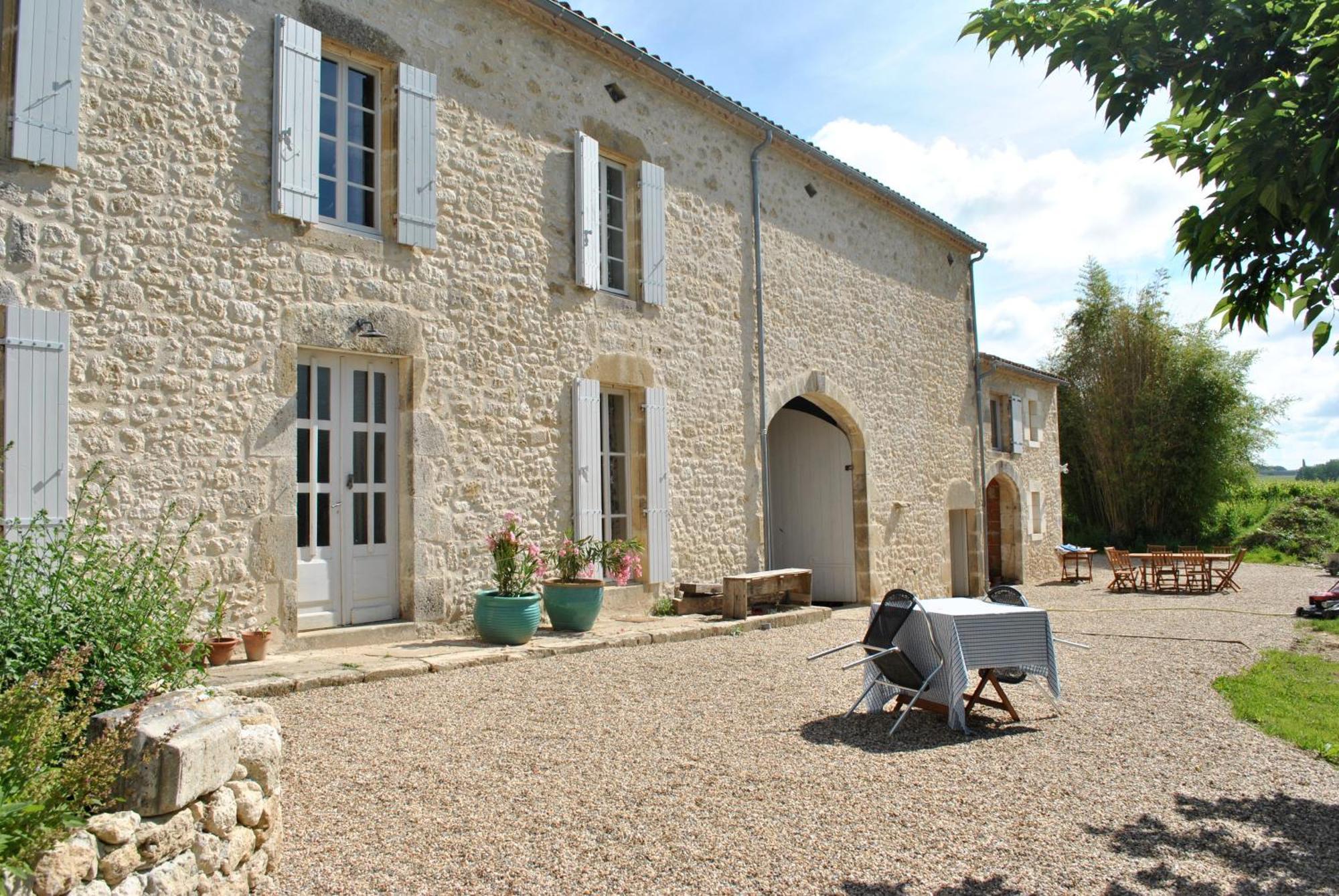 Les Foucauds Hotel Saint-Quentin-de-Caplong Buitenkant foto
