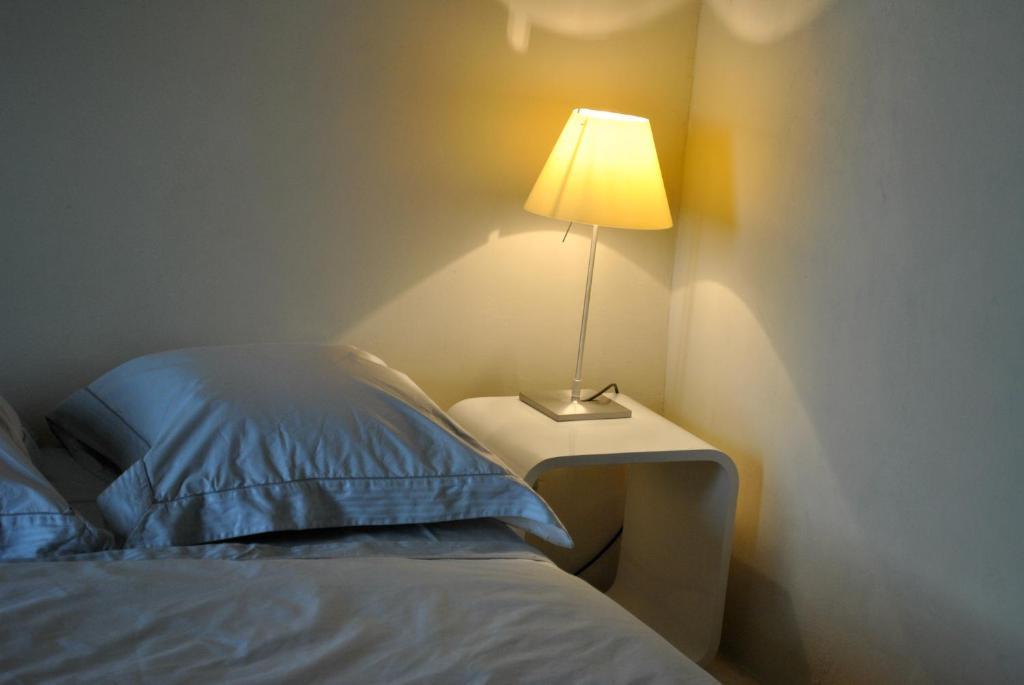 Les Foucauds Hotel Saint-Quentin-de-Caplong Kamer foto