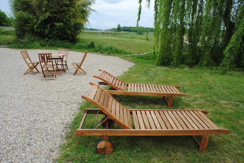 Les Foucauds Hotel Saint-Quentin-de-Caplong Kamer foto
