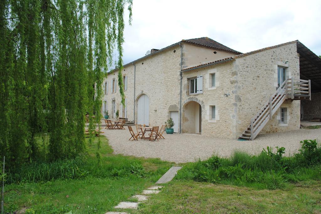 Les Foucauds Hotel Saint-Quentin-de-Caplong Kamer foto