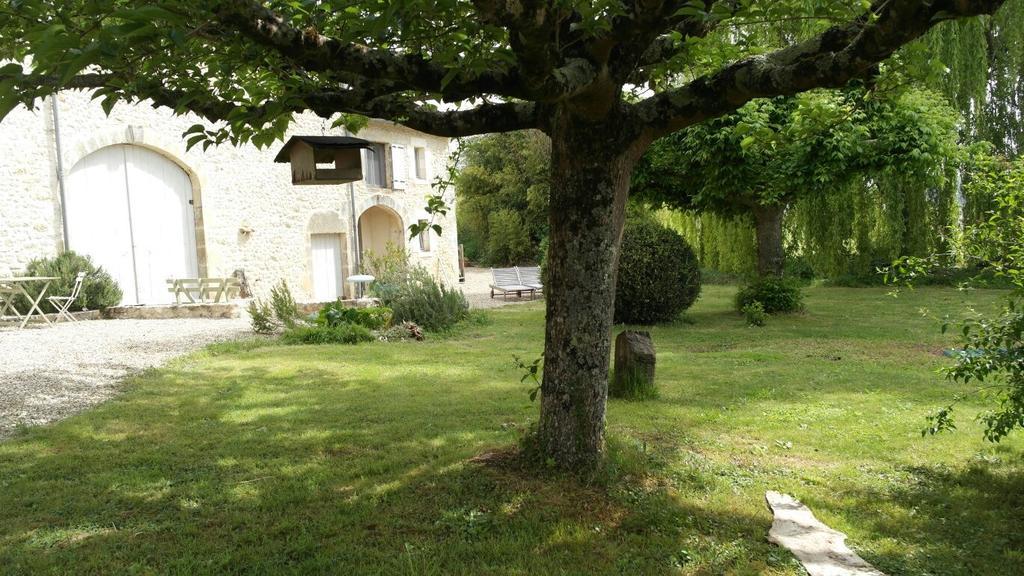 Les Foucauds Hotel Saint-Quentin-de-Caplong Buitenkant foto