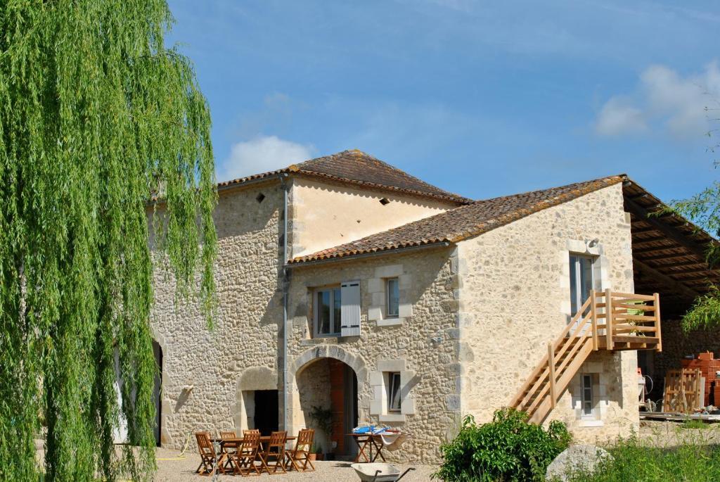 Les Foucauds Hotel Saint-Quentin-de-Caplong Buitenkant foto
